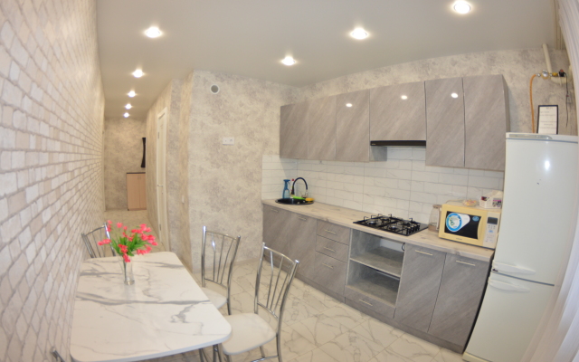 Апартаменты Уютная двухкомнатная квартира на Верхней Дуброве