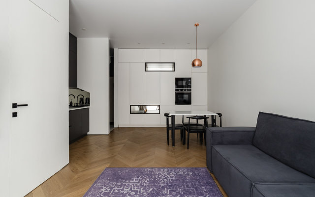 Cherno-bely minimalizm -vystavka Rossiya Apartments