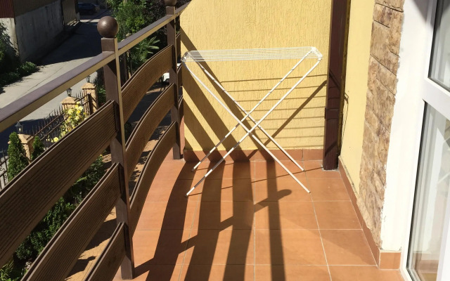 San-Mari Guest House