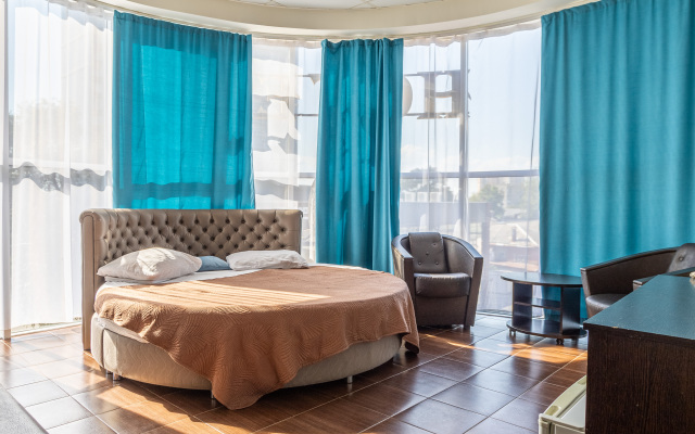Marton Dona Hotel