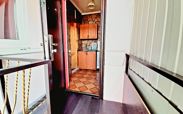 Квартира двухкомнатная на втором этаже