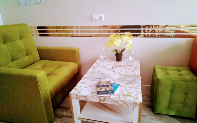 Studiya nedaleko ot Avrory Flat