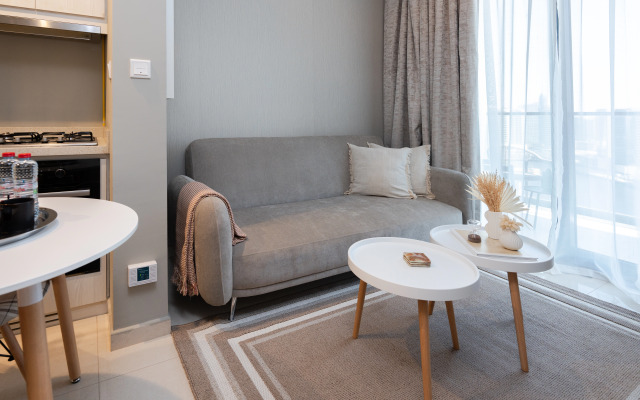 Keyrock Living Lakeview Escape in Business Bay Apartments