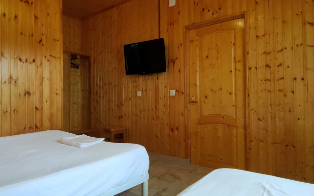 Roksana Guest House