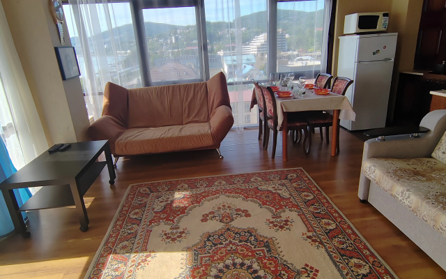 Uyutnaya Yevro-Dvushka U Morya S Panoramnym Vidom