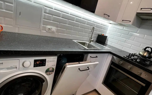 Dvukhkomnatnaya S Yevro Remontom Flat