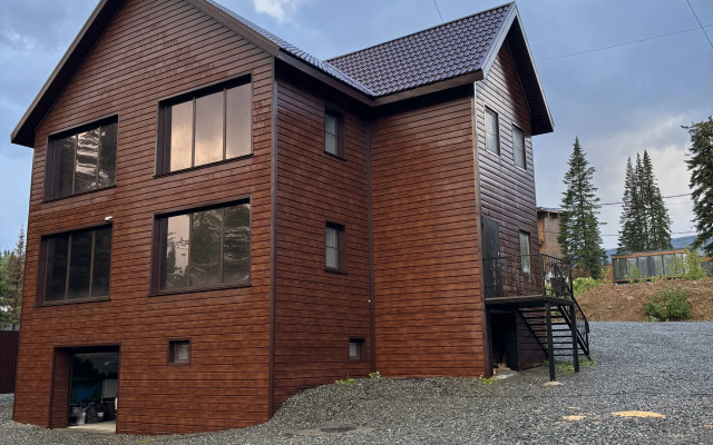 Private house Dvukhetazhny