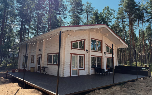 Частный дом Белый и сосны