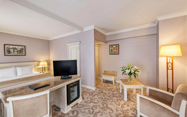 Elite World Comfy Taksim