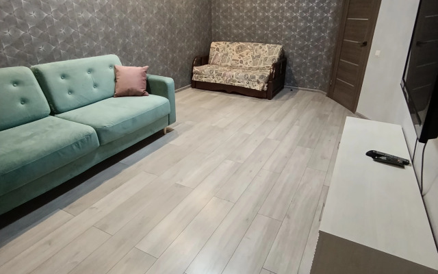 Dvuhkomnatanaya s Dvumya Lodzhiyami Flat