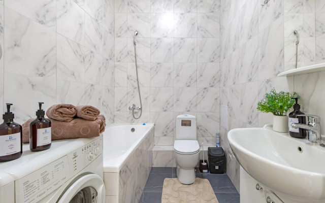 Svetlye I Uyutnye Ryadom S Ekspo Apartments