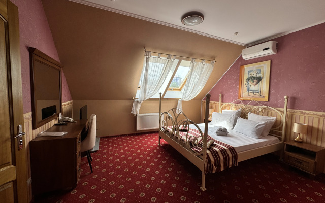 Renessans Hotel