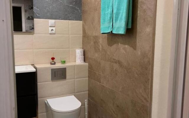 Апартаменты 3 комнаты в Центре рядом с Электричкой на Море