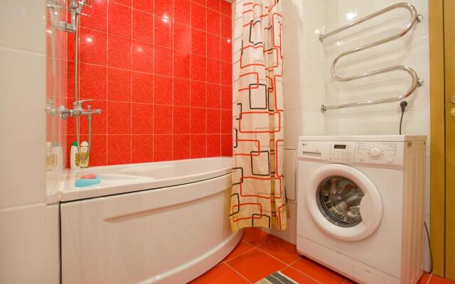 Апартаменты Трехкомнатные на Коломяжском 26