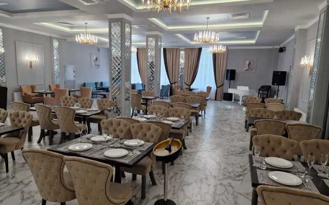 Kristall Hotel