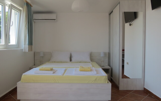 Ana 1/3 Apartments