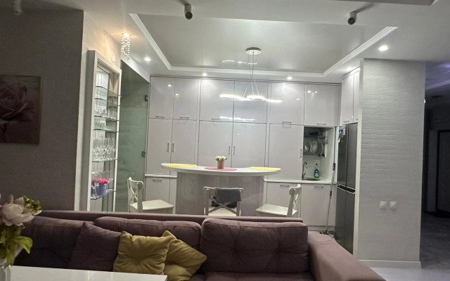 Dvukhurovnevaya 106 Flat