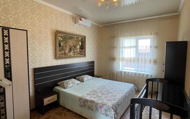 Zhemchuzhina u Morya Flat