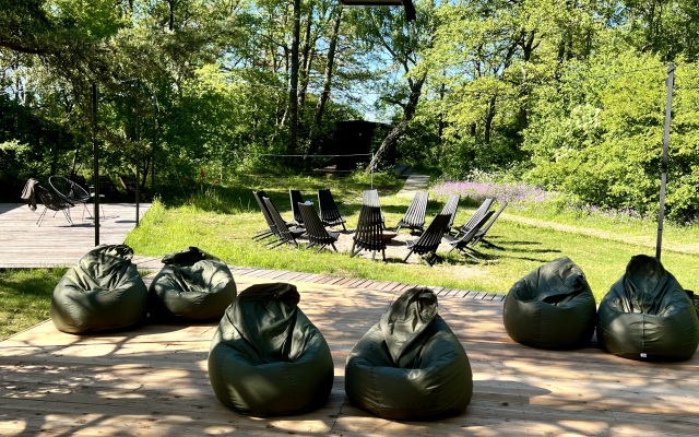 Поляна Глэмпинг, 1-я линия моря (12+)