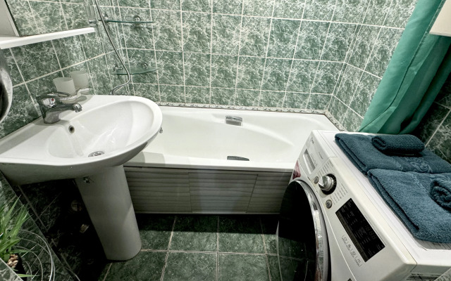 2-Komn Apartland  Lenina Metallurgov Mira Tsentr Flat
