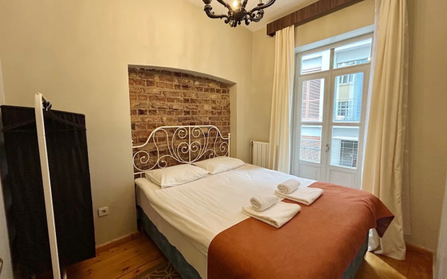 3 Bedroom with Local Charm in Galata Apartments