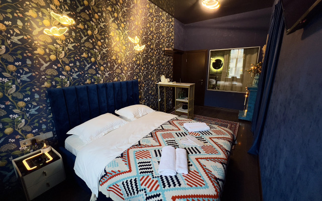 Апартаменты с видом на Невский