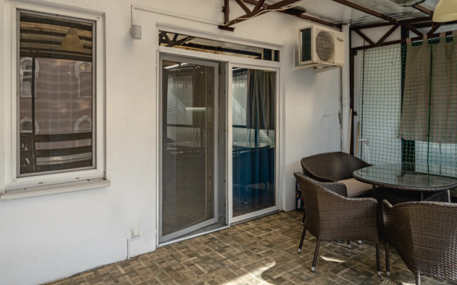 Dvukhetazhnaya S Terrasoy Otdykh U Ruchyya Flat