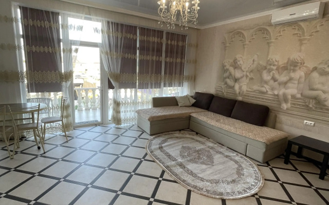 Zhemchuzhina u Morya Flat
