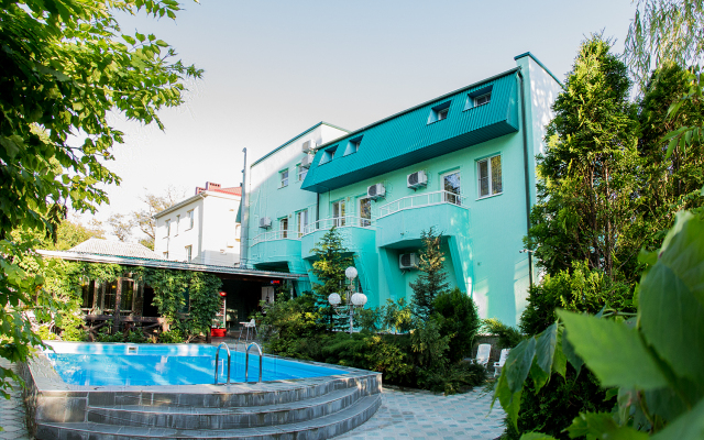 Izumrudnyij Guest House