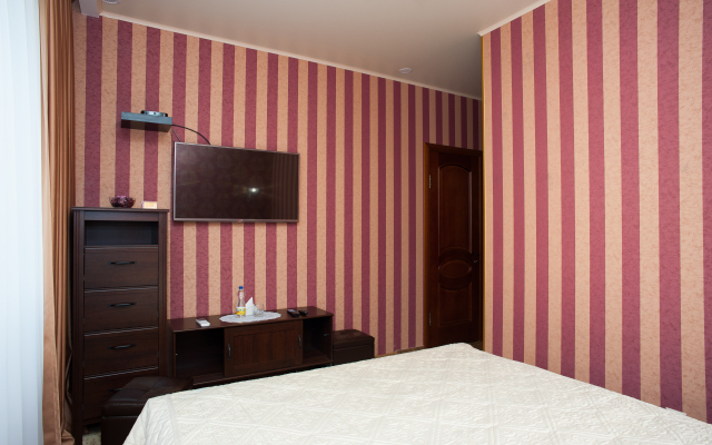 Den I Noch Hotel na Akademicheskoy