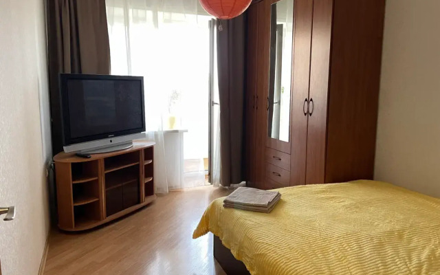 Prostornaya Tryokhkomnatnaya S Izolirovannymi Spalnyami Flat