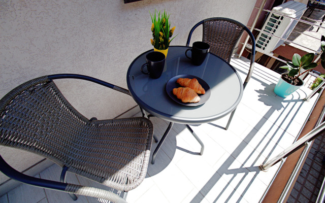 Uyutnaya Studiya Na Klenovoy Apartments