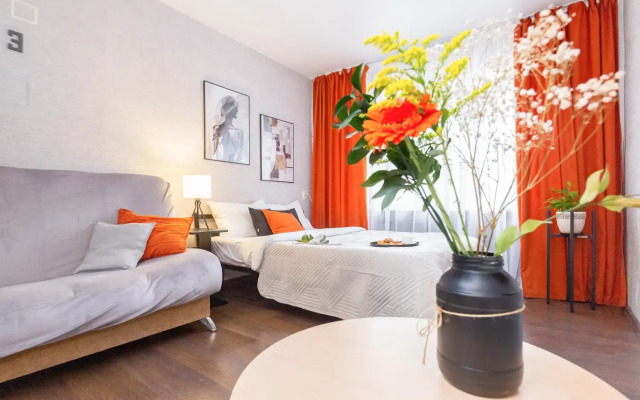 Квартира Яркая двушка у жд вокзала и Метро