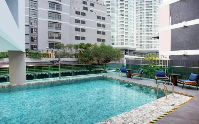 Holiday Inn Express and Suites Bangkok Central Pier by IHG