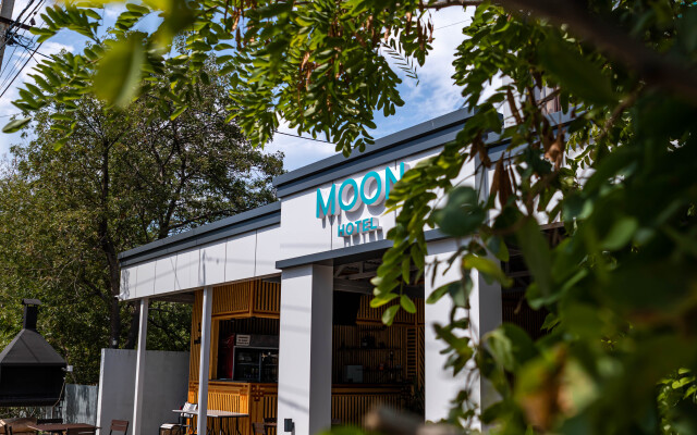 Отель Moon Hotel
