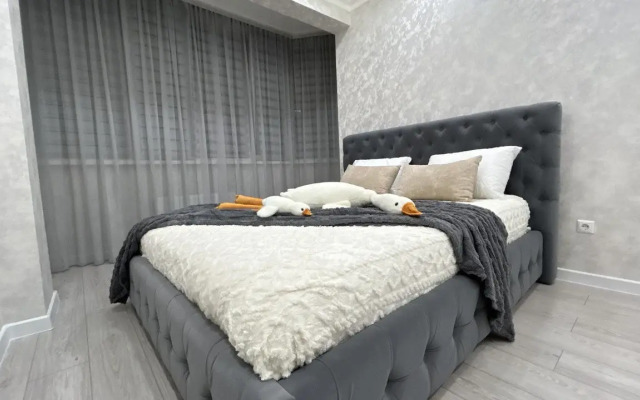 Semeyny Lyuks Apartments