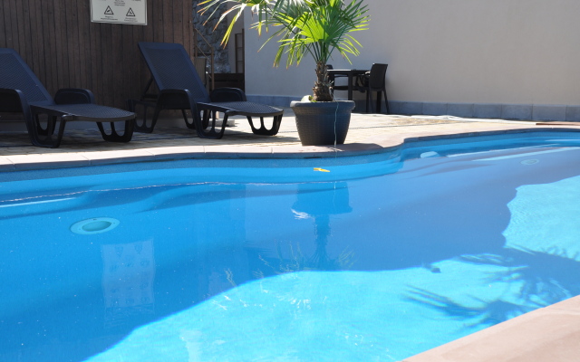 Tavr Guest House