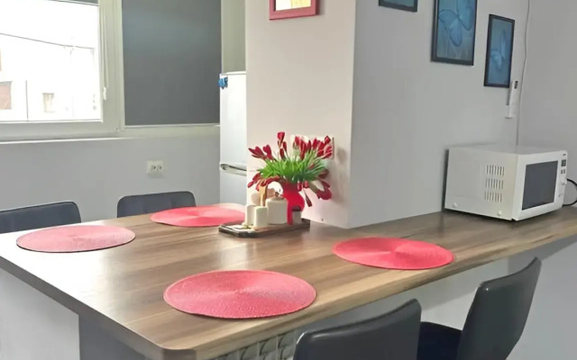 Uyutnaya Prostornaya Yevrodvushka S Vidom Na Goru Flat