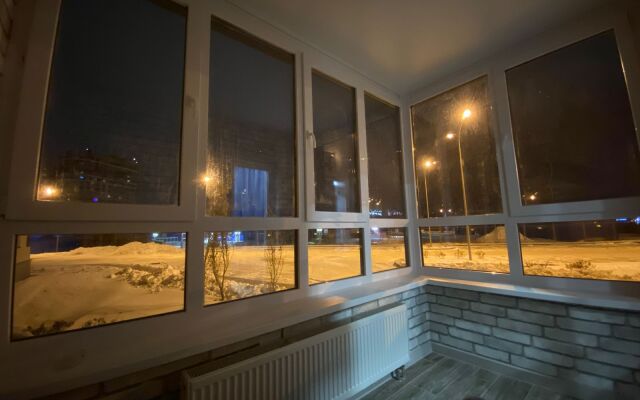 Na Ulitse Aleksandra Polina 1 Apartments