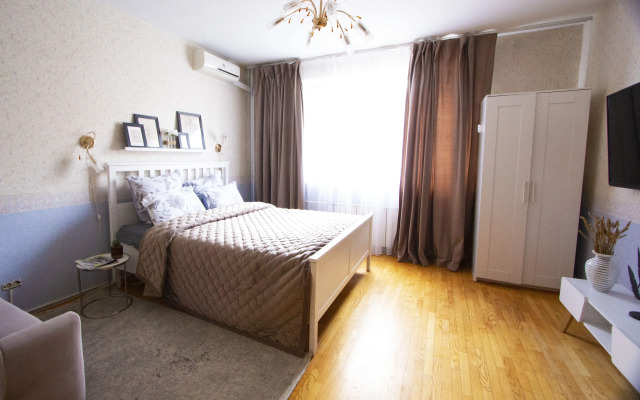 V Novogireevo Flat