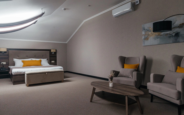 Отель Alex Royal