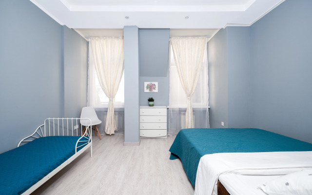 U Metro Sadovaya Flat