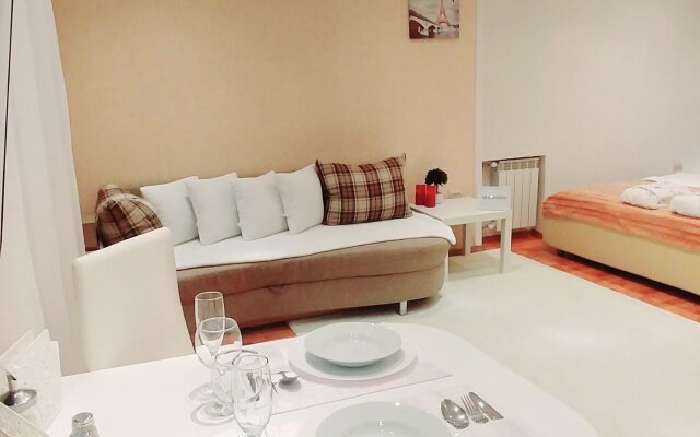 Апартаменты Тихая студия 33кв.м,джакузи,рядом станция подземного трамвая и ТЦ