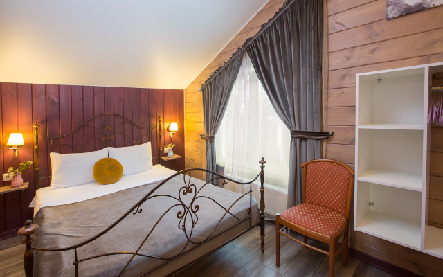 Tiffani Delyuks Guest House