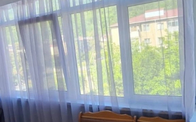 2kh Mestnaya Kvartira v Gagre Flat