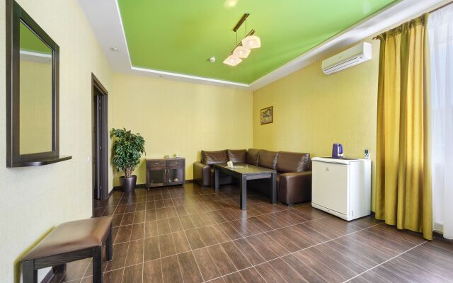 SQ Kirovski Hotel