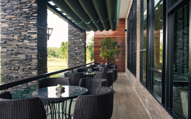 North Hill City Resort Hotel