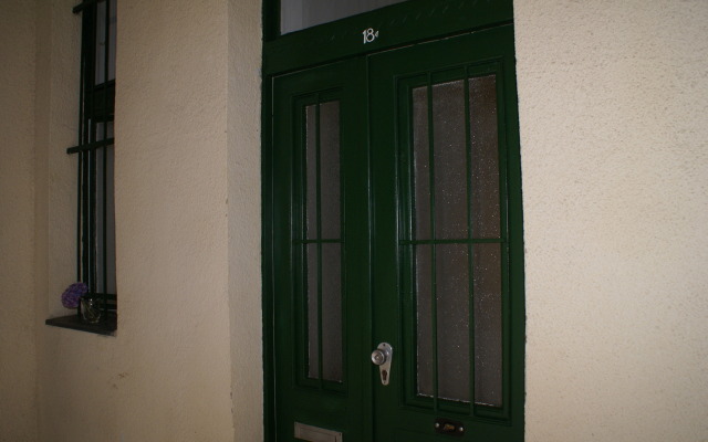 Green Door Family Apartment