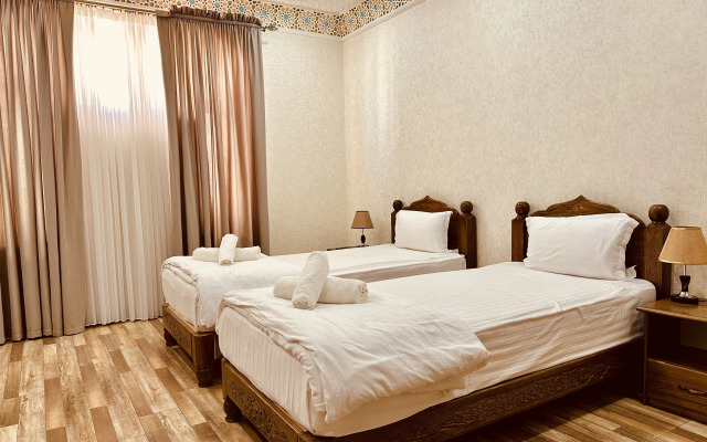 Ayvan Plaza Hotel