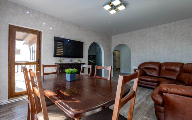 Ogromnaya S Shikarnym Vidom Flat